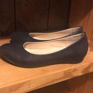 Comfortable black ballet flats
